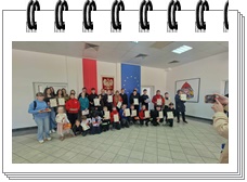 Grupowe zdjęcie uczestników z wręczenia -OGÓLNOPOLSKI TURNIEJ WIEDZY POŻARNICZEJnagród 